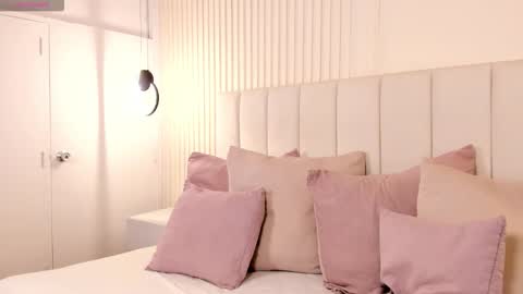 Snapshot of violeta_rodriguez_ chatting on March 16, 2026, 6:12 pm Violeta Rodriguez online show from March 16, 2026, 6:12 pm