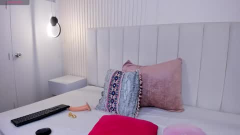 Snapshot of violeta_rodriguez_ chatting on March 17, 2026, 10:13 pm Violeta Rodriguez online show from March 17, 2026, 10:13 pm