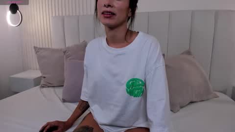 Snapshot of violeta_rodriguez_ chatting on March 22, 2026, 8:12 pm Violeta Rodriguez online show from March 22, 2026, 8:12 pm