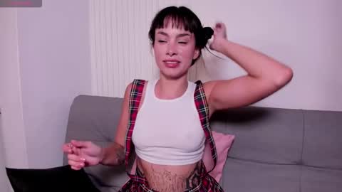 Snapshot of violeta_rodriguez_ chatting on March 25, 2026, 5:30 pm Violeta Rodriguez online show from March 25, 2026, 5:30 pm