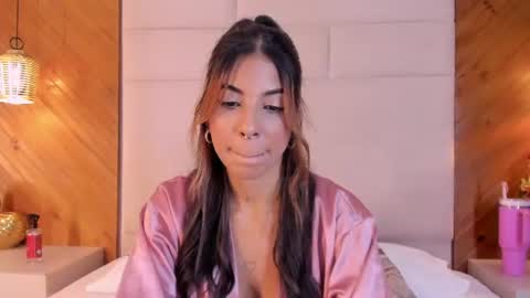 Snapshot of violetahills_ chatting on June 8, 2026, 3:45 pm Violeta online show from June 8, 2026, 3:45 pm