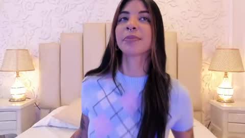 Snapshot of violetahills_ chatting on June 10, 2026, 1:32 pm Violeta online show from June 10, 2026, 1:32 pm