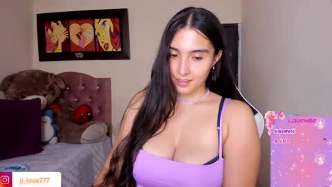 Snapshot of violetalee chatting on April 21, 2026, 2:37 am Jimena online show from April 21, 2026, 2:37 am