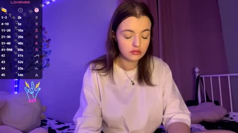 Snapshot of violetamelia chatting on March 23, 2026, 5:50 pm Eva online show from March 23, 2026, 5:50 pm