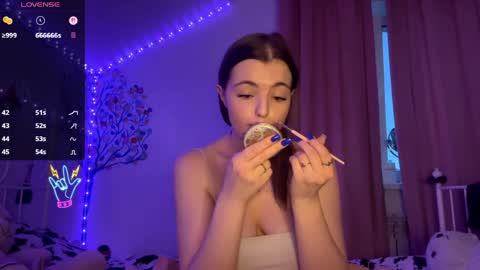 Snapshot of violetamelia chatting on March 28, 2026, 2:27 pm Eva online show from March 28, 2026, 2:27 pm