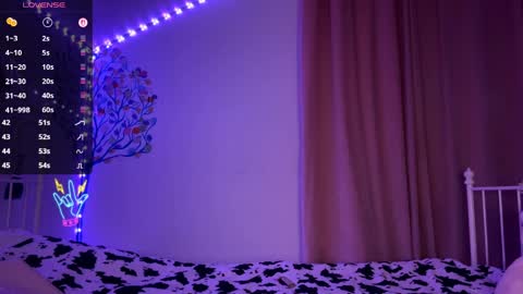 Snapshot of violetamelia chatting on April 2, 2026, 3:53 pm Eva online show from April 2, 2026, 3:53 pm