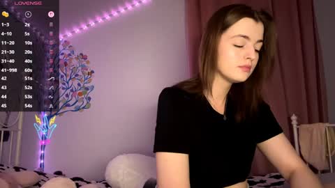 Snapshot of violetamelia chatting on April 5, 2026, 5:10 pm Eva online show from April 5, 2026, 5:10 pm