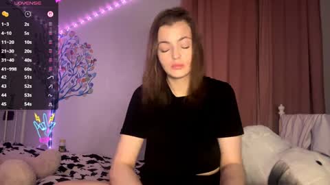 Snapshot of violetamelia chatting on April 9, 2026, 5:51 pm Eva online show from April 9, 2026, 5:51 pm