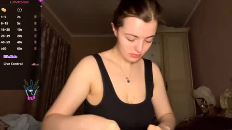 Snapshot of violetamelia chatting on April 12, 2026, 5:29 pm Eva online show from April 12, 2026, 5:29 pm