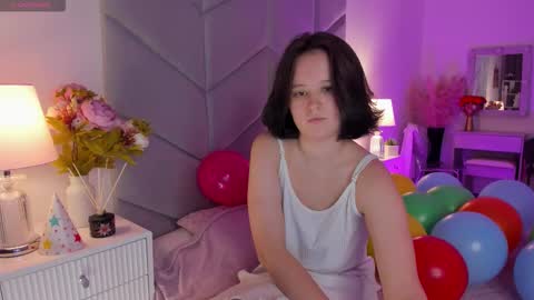 Violet online show from October 4, 2025, 11:19 am