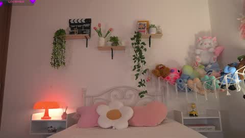 Snapshot of violeth___ chatting on May 28, 2026, 1:19 pm violeth___ online show from May 28, 2026, 1:19 pm