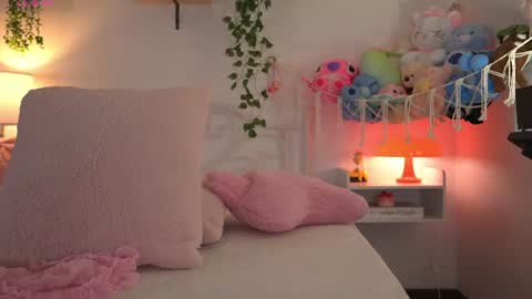Snapshot of violeth___ chatting on July 6, 2026, 12:13 pm violeth___ online show from July 6, 2026, 12:13 pm
