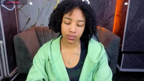 Snapshot of violeth_b chatting on November 7, 2025, 1:33 pm violeth_b online show from November 7, 2025, 1:33 pm