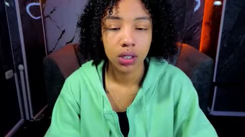 violeth_b online show from December 3, 2025, 12:47 pm