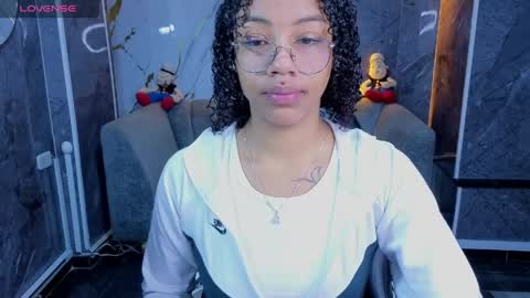 violeth_b online show from May 27, 2026, 12:57 pm
