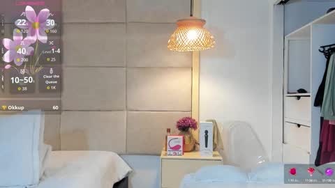 Snapshot of violethilton chatting on October 3, 2025, 7:11 pm violeth online show from October 3, 2025, 7:11 pm