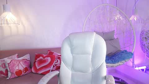 Snapshot of violetjonesx chatting on June 16, 2026, 11:35 am violetjonesx online show from June 16, 2026, 11:35 am