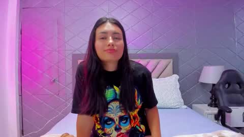 Violet Rousse online show from December 22, 2025, 4:59 pm