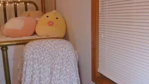 Violet Skye online show from February 12, 2026, 12:27 am