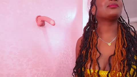 Snapshot of violetsmith11 chatting on December 16, 2024, 12:04 am online show from December 16, 2024, 12:04 am