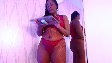 Snapshot of violetsmith11 chatting on January 17, 2025, 2:18 am online show from January 17, 2025, 2:18 am