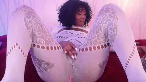 Snapshot of violetsmith11 chatting on January 27, 2025, 9:44 am online show from January 27, 2025, 9:44 am