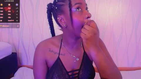 Snapshot of violetsmith11 chatting on March 12, 2025, 12:10 am online show from March 12, 2025, 12:10 am