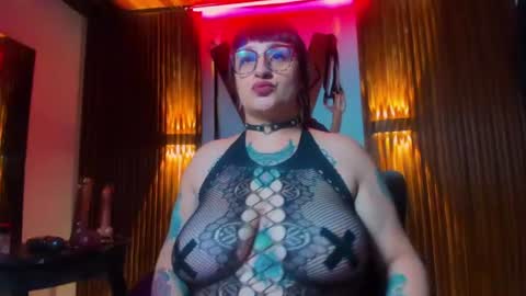 Snapshot of violett_8 chatting on July 20, 2026, 10:45 pm violett_8 online show from July 20, 2026, 10:45 pm