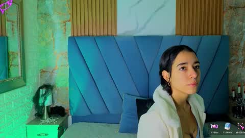 ViolettGolden online show from October 9, 2025, 11:08 am