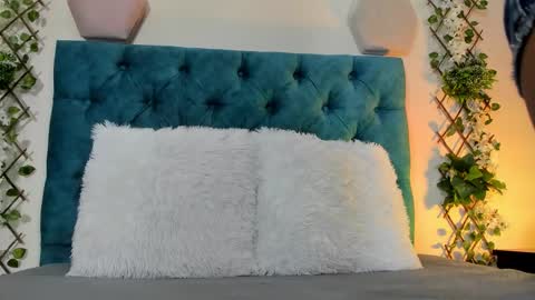 Snapshot of violett__rousee chatting on October 26, 2025, 2:23 pm violett rousee online show from October 26, 2025, 2:23 pm