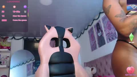 violett_brown9 online show from April 14, 2026, 5:13 am