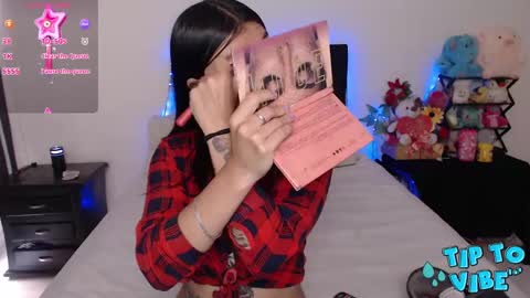 Snapshot of violett_flowers chatting on February 1, 2025, 7:13 pm violeta online show from February 1, 2025, 7:13 pm