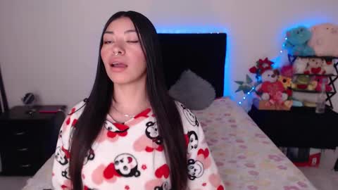 Snapshot of violett_flowers chatting on March 11, 2025, 10:53 pm violeta online show from March 11, 2025, 10:53 pm