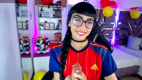 Snapshot of violett_garden chatting on June 21, 2026, 11:24 am Violet online show from June 21, 2026, 11:24 am