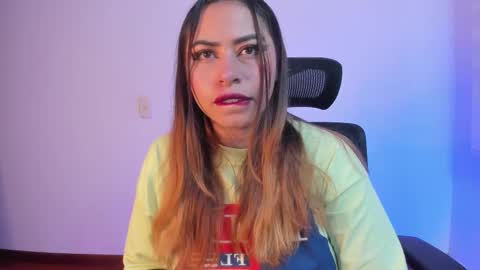 Snapshot of violett_red chatting on September 14, 2025, 10:31 pm Violeta online show from September 14, 2025, 10:31 pm