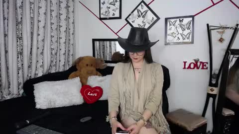 violetta_afrodita online show from October 14, 2025, 2:12 am