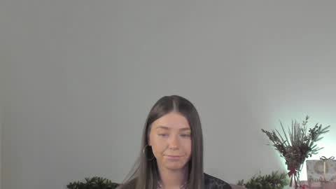 violetta_finch online show from December 19, 2024, 8:45 am