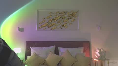 Snapshot of violetta_finch chatting on October 15, 2025, 9:20 am violetta_finch online show from October 15, 2025, 9:20 am