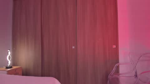 violetta independent model online show from December 20, 2024, 5:04 am