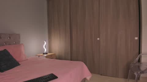 violetta independent model online show from January 16, 2025, 7:07 am