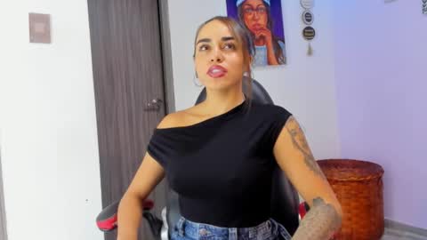 Violetta online show from November 25, 2025, 11:16 pm