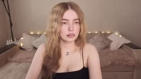 Snapshot of violettaotis chatting on June 15, 2026, 12:51 pm ViolettaOtis online show from June 15, 2026, 12:51 pm