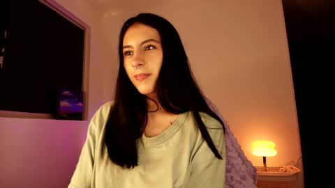 Snapshot of violettastars chatting on October 16, 2025, 4:13 am Violetta....Follow me in Twitter... online show from October 16, 2025, 4:13 am