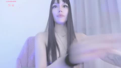 Snapshot of violettbones chatting on October 18, 2025, 5:32 am Violett online show from October 18, 2025, 5:32 am