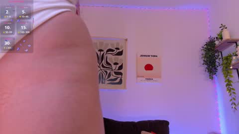 Snapshot of violettcastel chatting on April 29, 2026, 11:22 pm Violett Castel online show from April 29, 2026, 11:22 pm