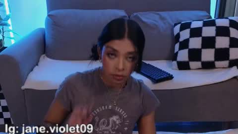 Snapshot of violettgrey_ chatting on February 12, 2026, 2:06 am Violet online show from February 12, 2026, 2:06 am