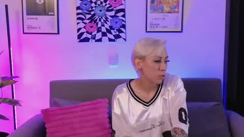 Violet online show from June 1, 2026, 1:18 am