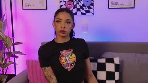 Snapshot of violettgrey_ chatting on July 19, 2026, 12:47 am Violet online show from July 19, 2026, 12:47 am