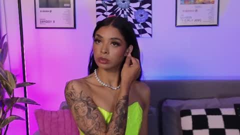 Snapshot of violettgrey_ chatting on July 21, 2026, 2:03 am Violet online show from July 21, 2026, 2:03 am