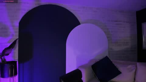 Violett  online show from April 11, 2026, 9:46 am